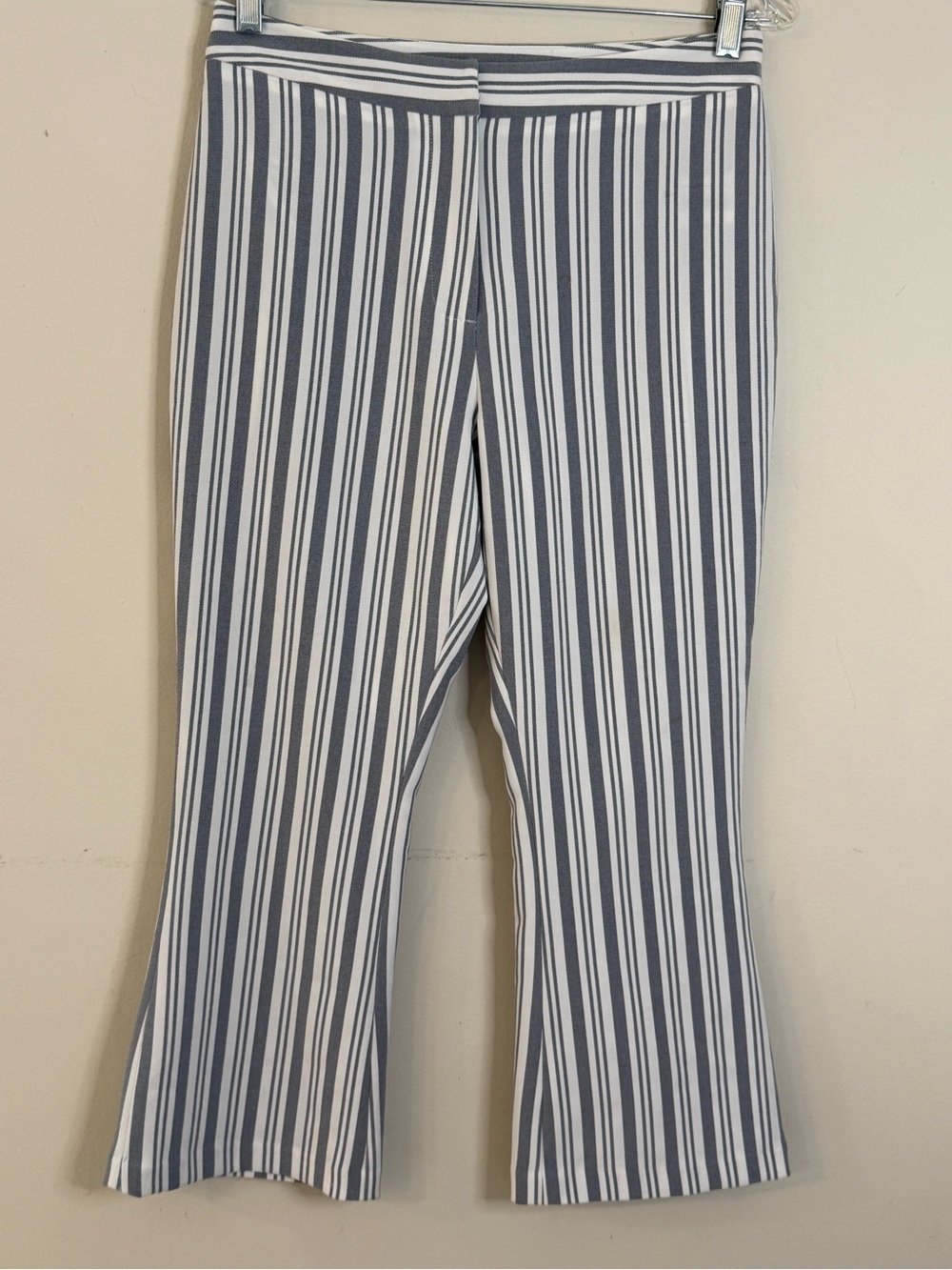 Gianni Bini bluish gray & white vertical striped crop pants SZ 4